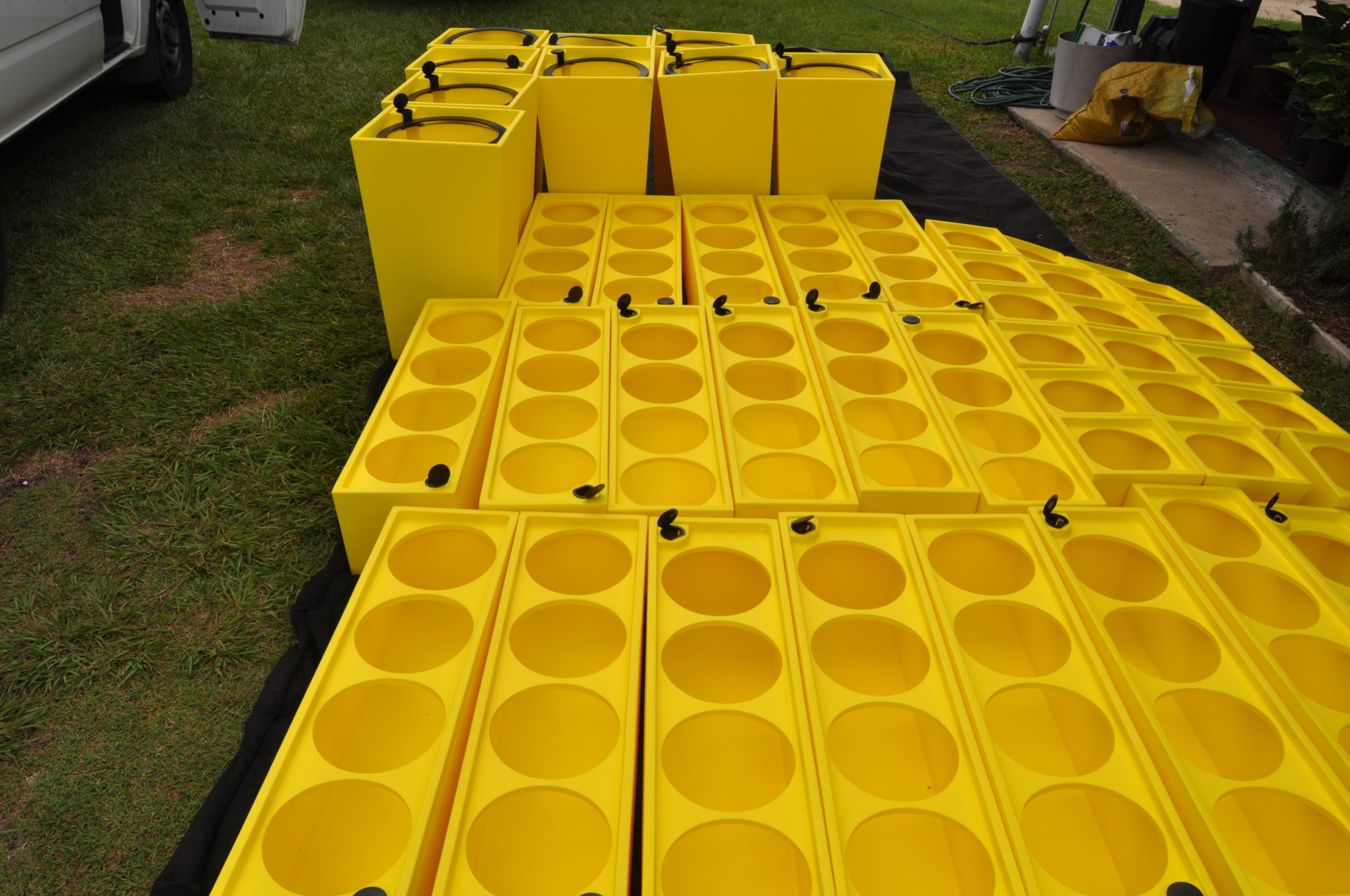 An image of 10 Urban Wedges and 30 Urban 8 troughs all in pineapple.