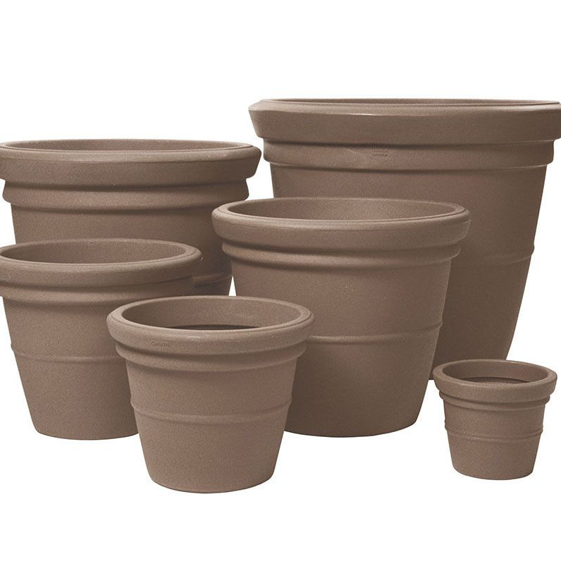Showing six traditional planters in six sizes.